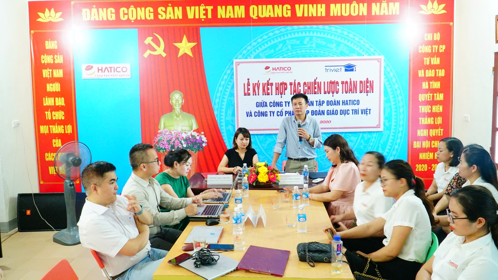 Khung cảnh lế ký kết