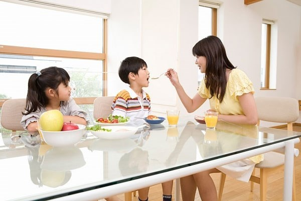 nghe-thuat-dan-dat-giup-con-tu-giai-quyet-van-de