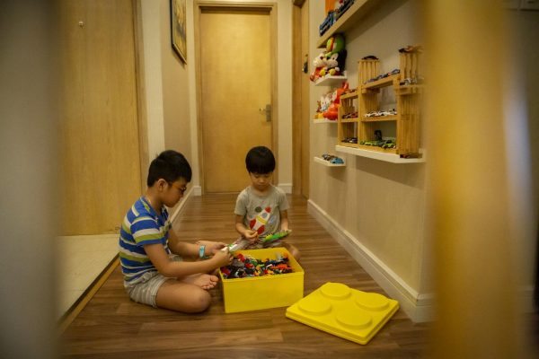 Tạm biết thói xen vào mọi việc của trẻ