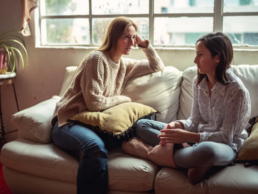 Quan sát trò chuyện với con